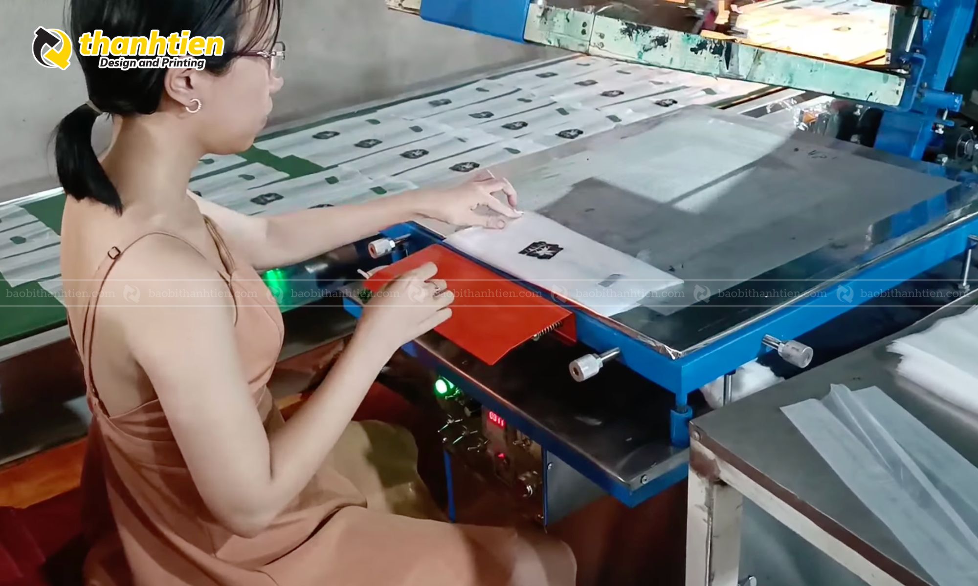 in bao bì bằng kỹ thuật in lụa