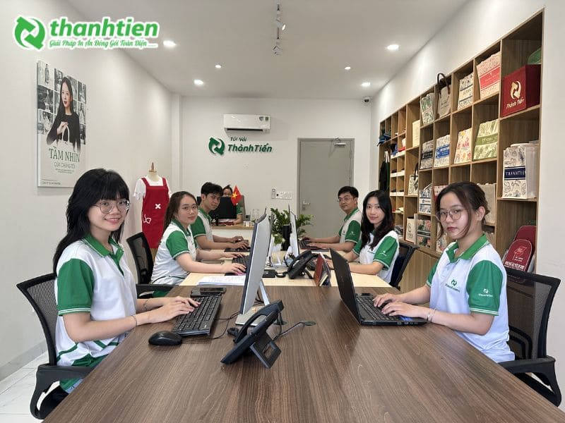 Nhân viên thành tiến