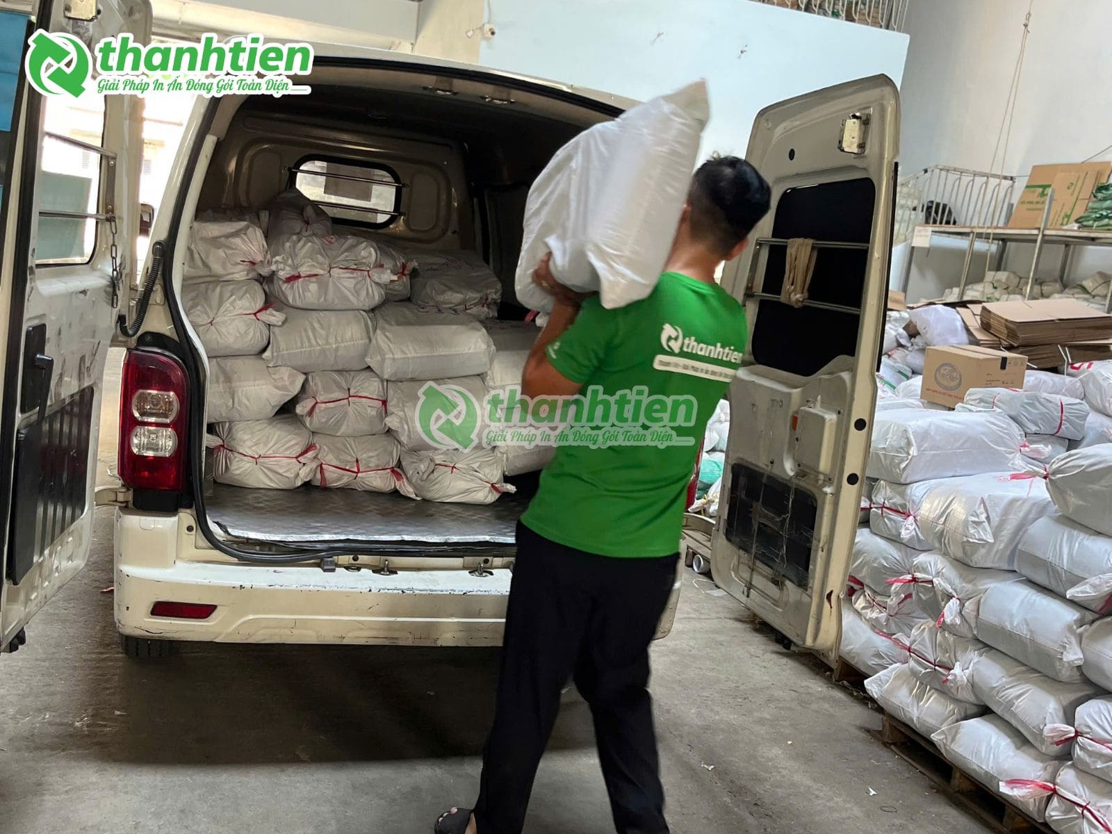 Vận chuyển bao b&igrave; nhựa, bao b&igrave; t&uacute;i zip đến với kh&aacute;ch h&agrave;ng